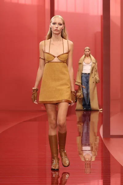 Look 49
